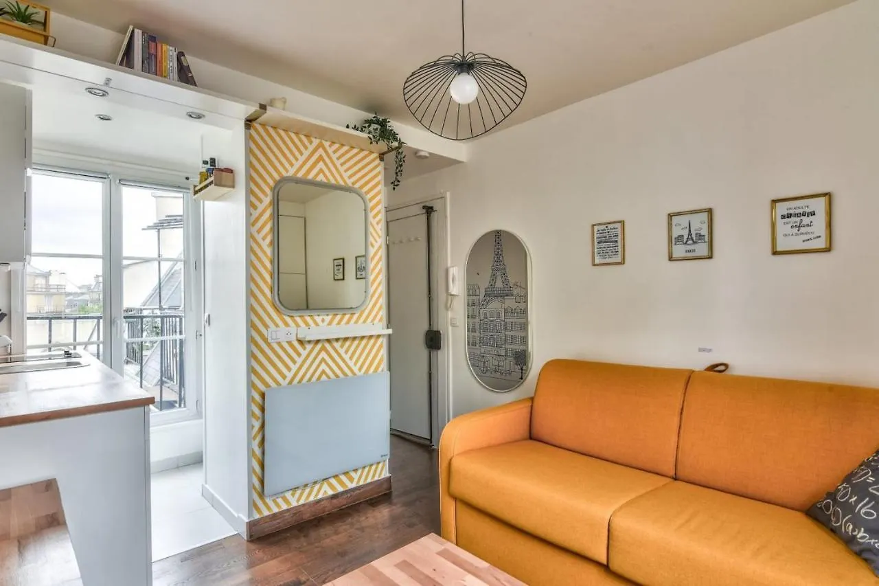 Comfortable Apartment In A Very Good Location Париж Франция
